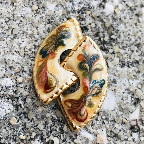 Vintage 80’s Gold Tone Cream And Green Enameled Artsy Post 1.5 in Earrings - Picture 5 of 16